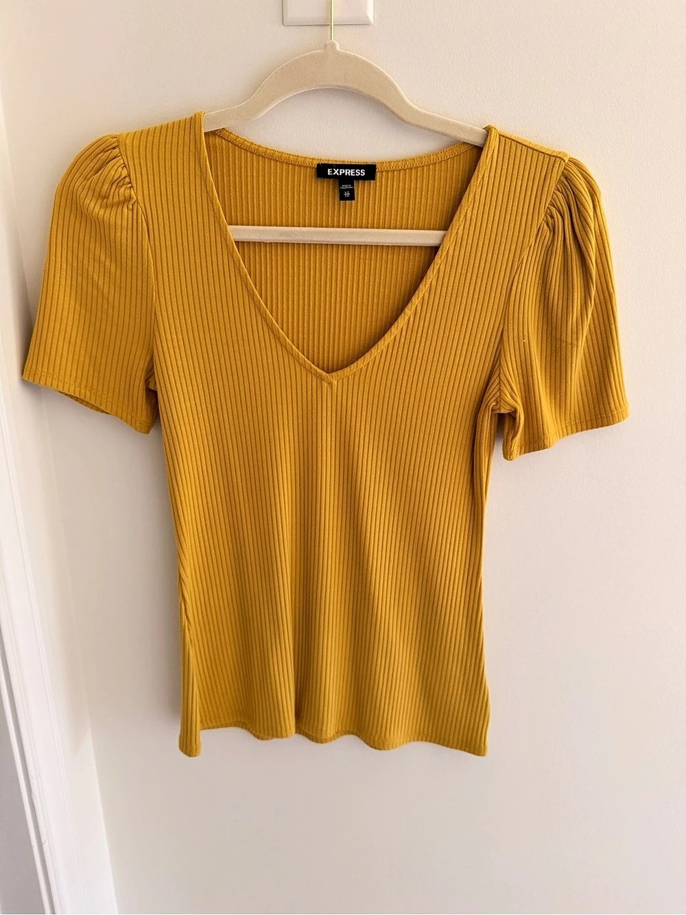 Express Ribbed V-Neck Top in Yellow Size XS Like New